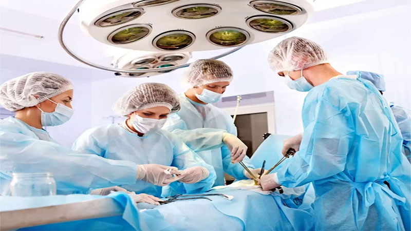 جراحان و کادر پزشکی مجرب