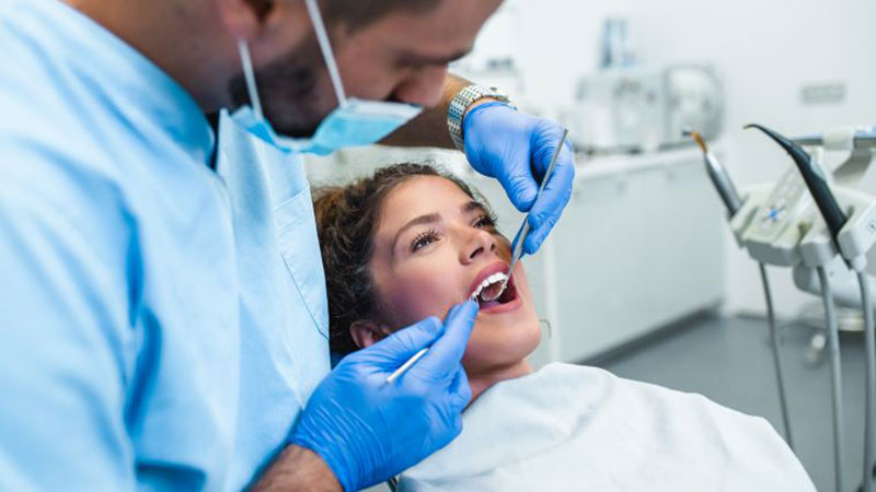 انتخاب بهترین دکتر ایمپلنت بر اساس تخصص دندانپزشک
