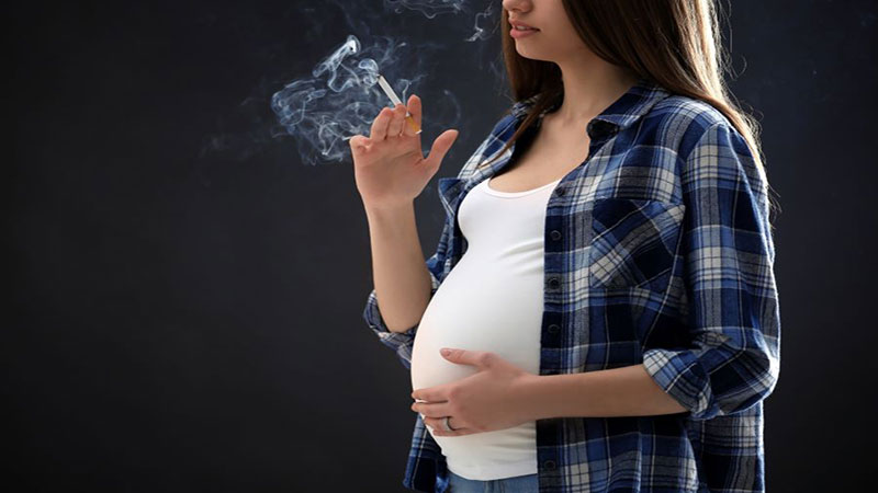 سیگار کشیدن مادر در دوران بارداری